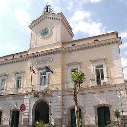 Si dimettono in nove, sciolto il consiglio comunale