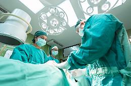 Medici contagiati dal Coronavirus si risvegliano dal coma: ma il colore della pelle è diventato più scuro