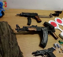 Arsenale da guerra nel terreno di un'azienda bufalina