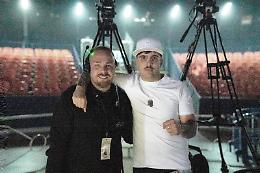 Alex Pennino, da fan a regista del tour di Geolier