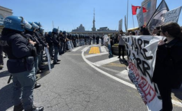 Piantedosi a Napoli, tensione tra i manifestanti: respinti dalla polizia