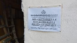 Lavori edili abusivi, operai recidono cavi dell'alta tensione