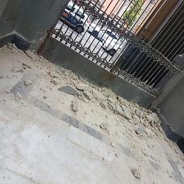 Crollo di calcinacci alla Galleria Principe di Napoli, tragedia sfiorata