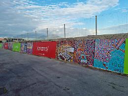 Napoli, l'arte di Ciambrone colora il molo Luise