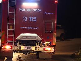 Mamma si getta dal ponte col figlioletto
