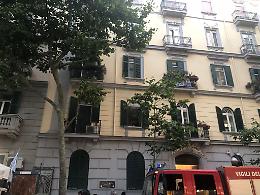 Paura in via Luca Giordano, appartamento in fiamme