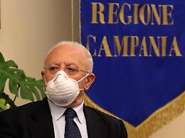 Scuola, De Luca: "Da fine agosto campagna vaccinazione di massa 12-18 anni"