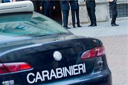 Cerca di dividere i litiganti e viene accoltellato