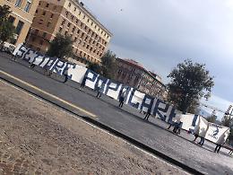 Ultras contro il caro biglietti, protesta davanti al Comune
