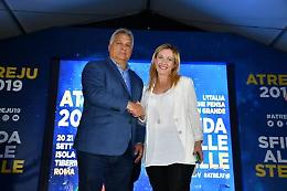 Cori e applausi per Orban ad Atreju
