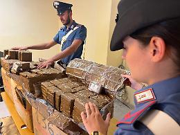 In auto con oltre 2 milioni di hashish, arrestato incensurato