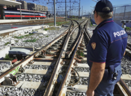 Rubano rotaie e deviatoi ferroviari nella stazione di Caserta, arrestati