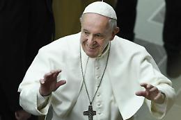 Il Papa: «Sì alle unioni civili per i gay»