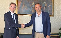 De Magistris contro Manfredi: che fa coi soldi pubblici?