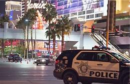 Usa, donna si lancia con auto contro pedoni a Las Vegas: un morto e oltre 30 feriti