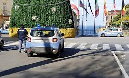 Imponevano buttafuori a bar e discoteche sorrentine, arrestati