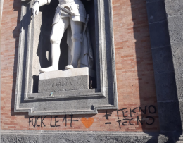 Plebiscito imbrattato, via alla pulizia di Palazzo reale