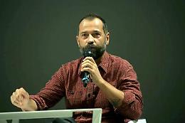 Fabio Volo attacca Salvini: «Vai a suonare ai camorristi se hai le palle»