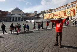 Riaprono le scuole in Campania: lunedì le medie, 1 febbraio le superiori
