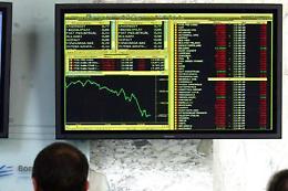 Borsa, Milano in rosso e spread sale