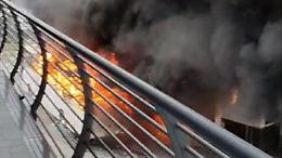 Scontri tra ultras di Paganese e Casertana, in fiamme il bus dei tifosi ospiti