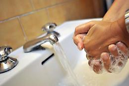 Coronavirus, da contatti a starnuti: 10 regole contro i rischi