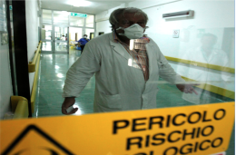 Virus, due negativi in Campania Ma è assalto al numero verde  della Regione: oltre 700 chiamate
