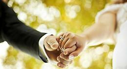 Promessa di matrimonio in un noto hotel, 14 multati