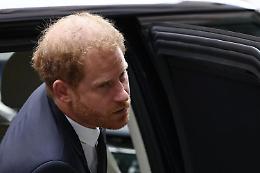 «Camilla cacciò via Harry dopo mezz'ora di visita a Carlo»