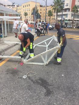 Abusivismo commerciale in via Vespucci, raffica di multe e sequestri
