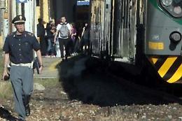 Attraversano i binari, travolti e uccisi 2 bambini: grave la madre