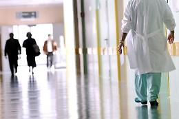Donna muore in clinica, il marito denuncia
