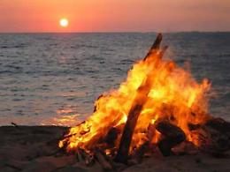 Ferragosto, a Ischia vietati i falò sulla spiaggia
