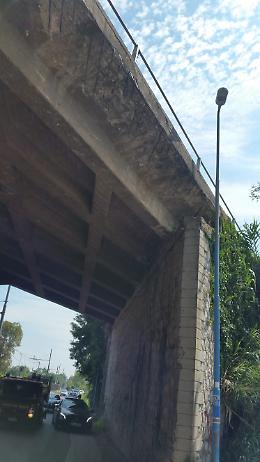 Crepe sul ponte a Pozzuoli, riaperto dopo una breve chiusura