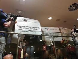 Ponte Morandi, rabbia sfollati: «Ridateci le case»