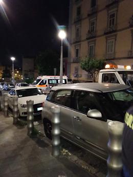 Ambulanza bloccata da auto in sosta al Vomero