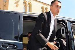 Di Maio: «Domeniche a turno, il 25% dei negozi aperto»