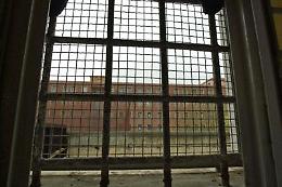 Rebibbia, detenuta getta figli dalle scale: uno muore, l'altro grave