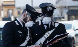 Coronavirus, va al supermercato solo per corteggiare la cassiera: denunciato 