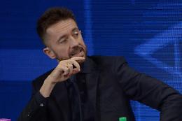 Scanzi vaccinato, procura Arezzo apre fascicolo