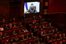 Zelensky al Parlamento italiano: «Immaginate Genova come Mariupol»