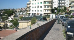 Via Aniello Falcone, 19enne precipita nello stesso punto dove morì coetaneo