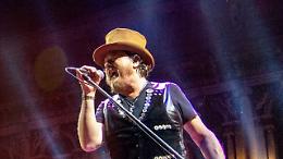 Earth Day, Zucchero canta l’inedito scritto con Bono Vox davanti al Colosseo