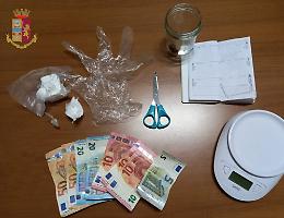 Rione Cavalleggeri D’Aosta, sorpreso con droga e denaro: arrestato
