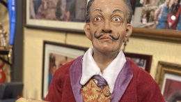 Salvador Dalì finisce sul presepe napoletano