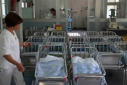 Sanità, tagliati i reparti per i neonati a rischio
