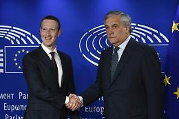 Privacy, Zuckerberg alla Ue: «Mi scuso»