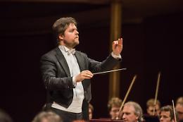 Juraj Valčuha sul podio del San Carlo