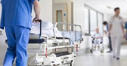 Niente biancheria sterile al Cardarelli, l’ospedale ferma ricoveri e visite