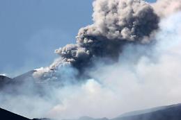 Si risveglia l'Etna, nube di cenere a 4.500 metri